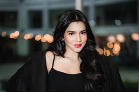 Entertainment: Profil Selebriti dan Karier Mereka